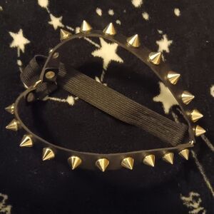 Knee Spiked Garter